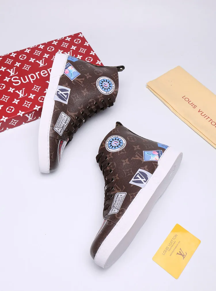 Factory price: 400💰 [LV] Animal series limited edition high-top sports shoes for men, L classic print, new autumn and winter style, original replica, 1:1 Counter quality, the fabric is Italian 🇮🇹 imported cowhide ➕🇮🇹 pure sheepskin lining ➕ original outsole, 🔍🔍 high quality, you can go in and out of the counter at will, welcome to compare, the outsole line will never be unglued, all sellers are welcome to sell in the picture above, can be shipped in one piece, code number: 38-44 (45 codes can be customized)